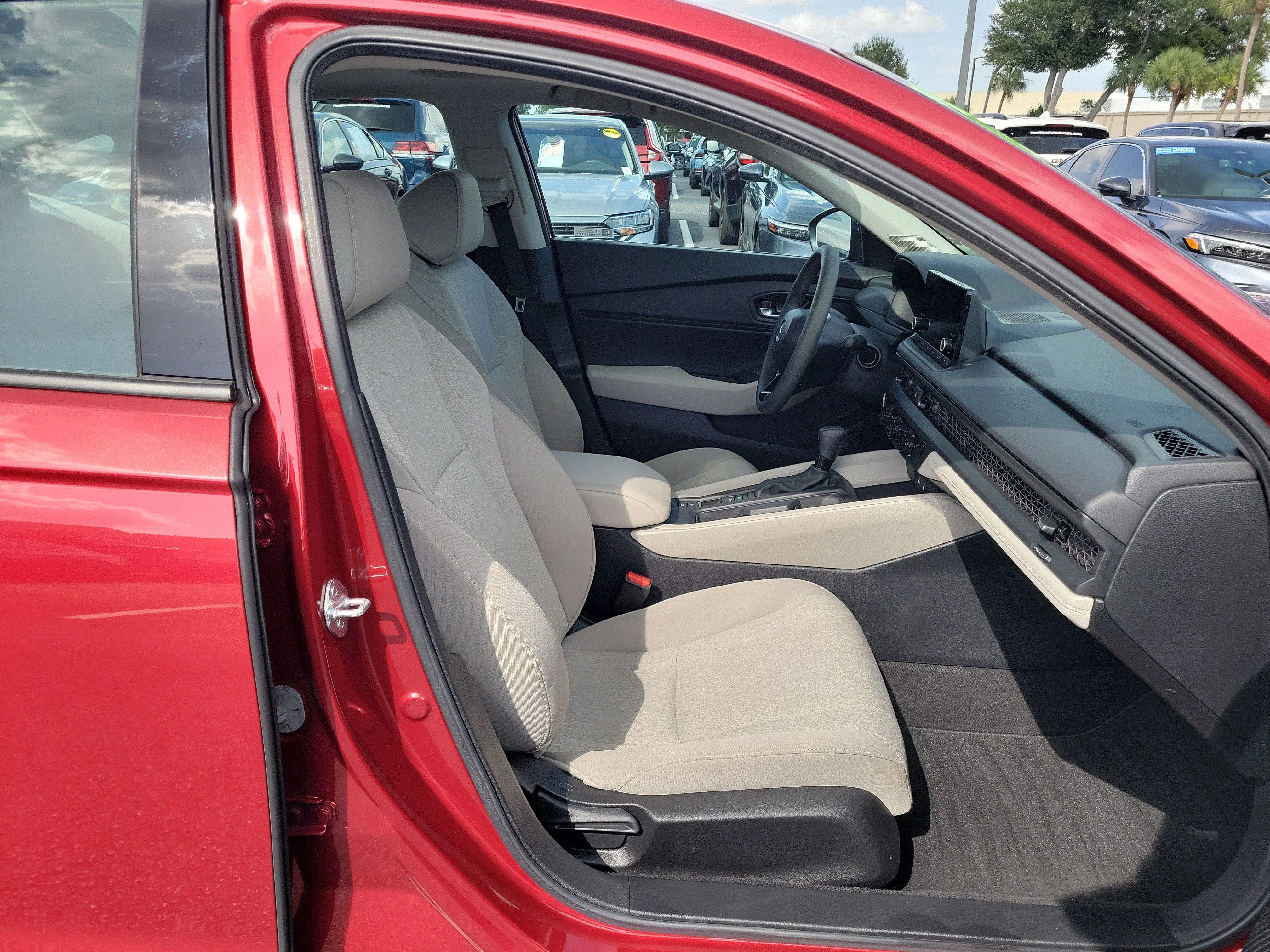 2025 Honda Accord SE - Photo 8