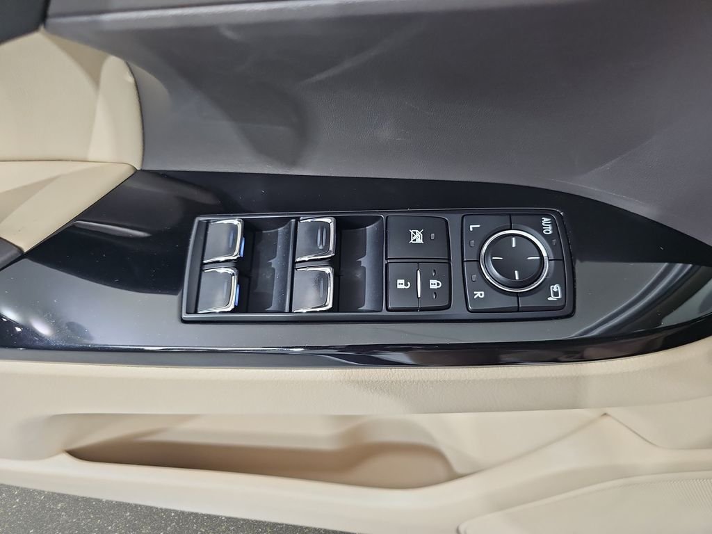 Used 2020 White Lexus 570 image 31