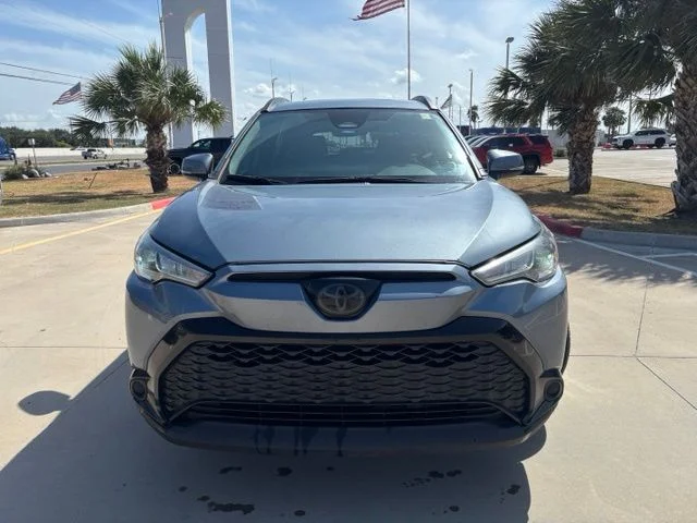 Used 2024  Toyota Hybrid SE image 2