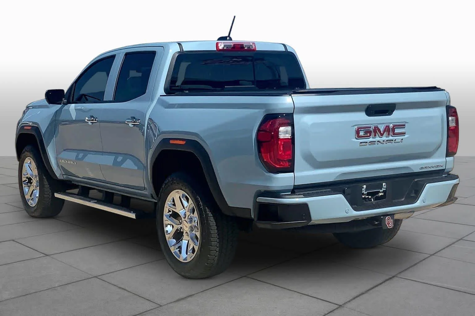 Used 2025 Glacier Metallic GMC Denali image 12