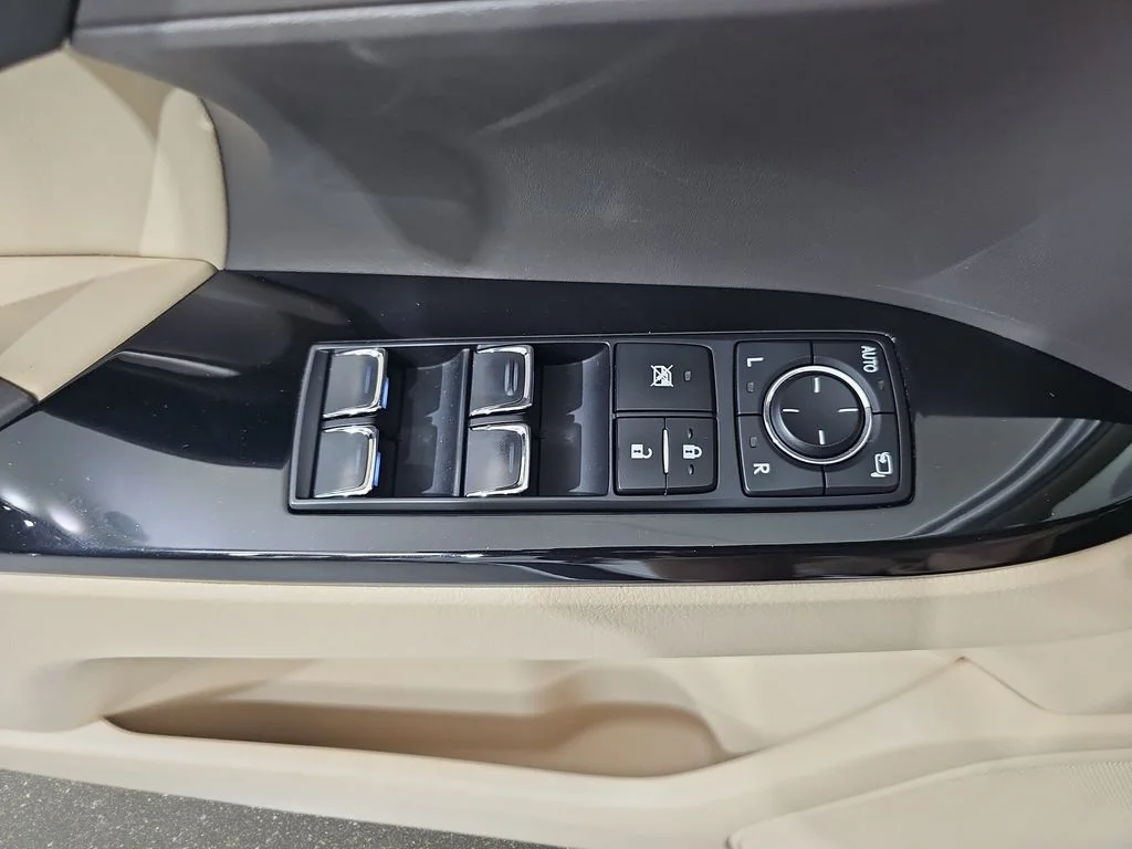Used 2020 White Lexus 570 image 31
