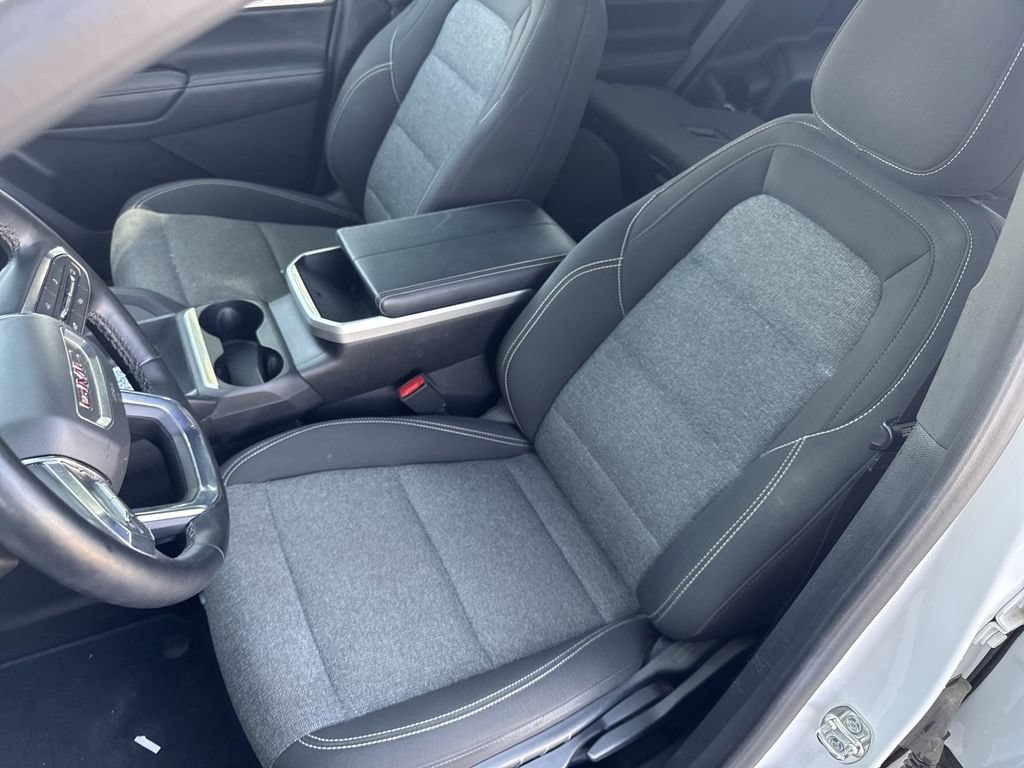 Used 2025 Summit White GMC Elevation image 10