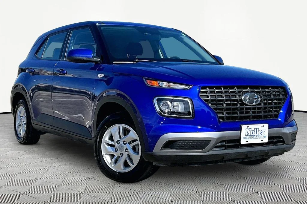 Used 2024 Intense Blue Hyundai SE image 12