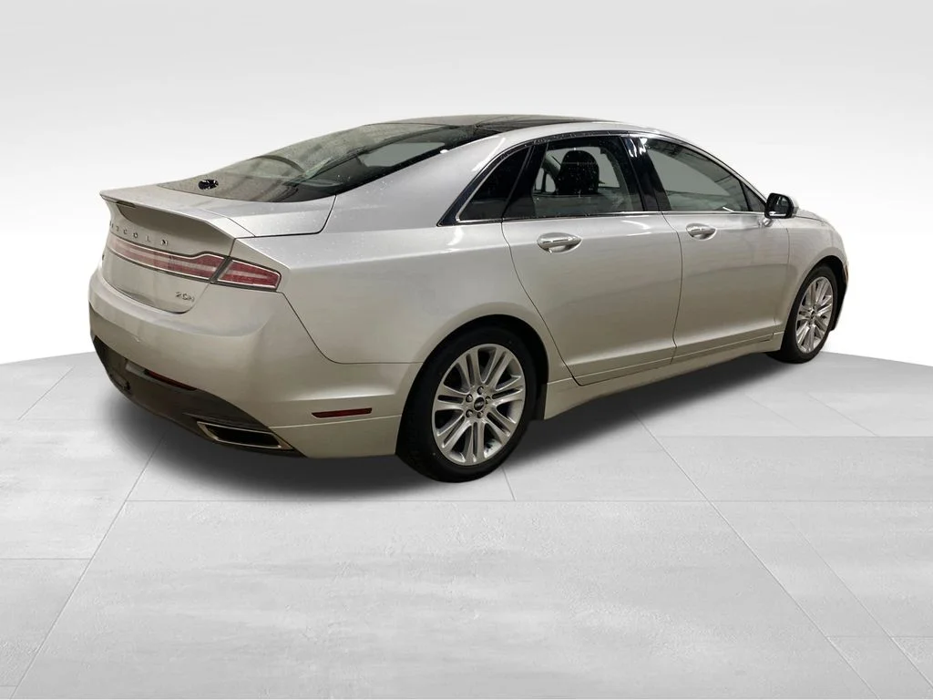Used 2014 Silver Lincoln Base image 7