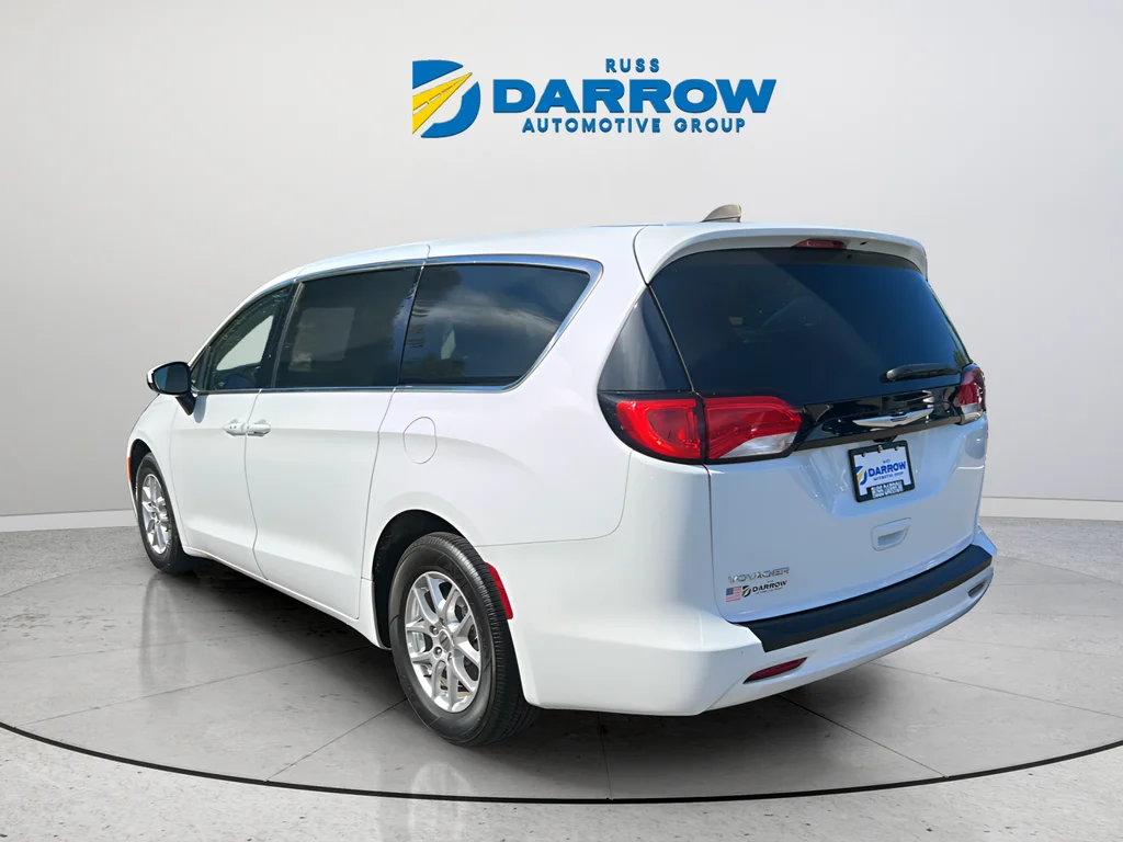 Used 2023 White Chrysler LX image 3