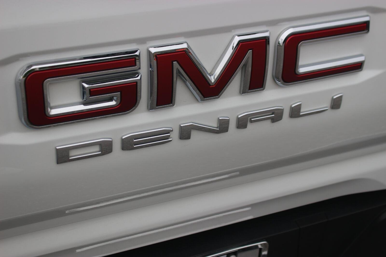 Used 2024 Summit White GMC Denali image 11