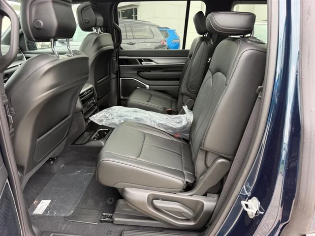 New 2026 Fathom Blue Pearl-Coat Exterior Paint (Late Availability) Jeep Upland image 11
