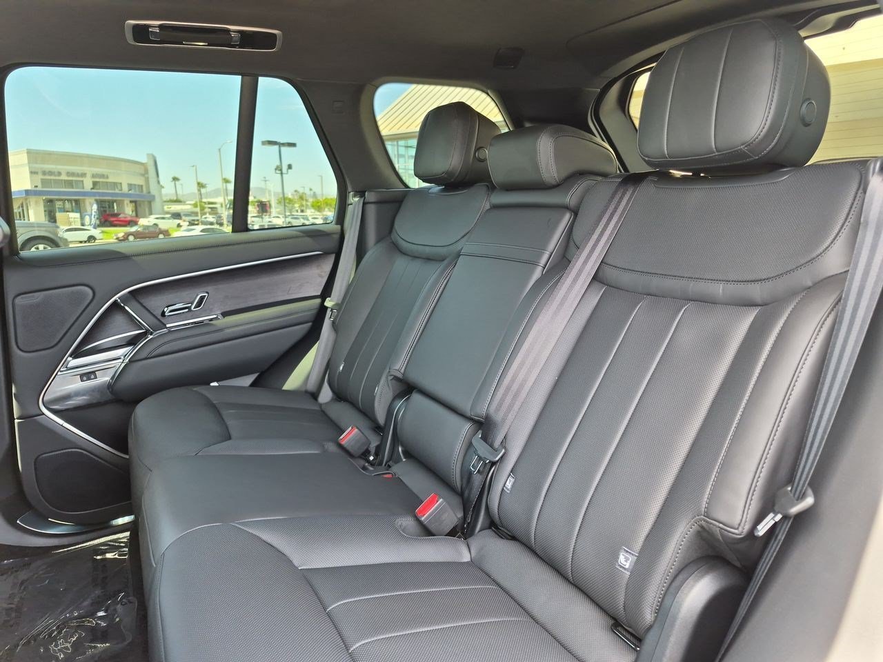 New 2026 Carpathian Grey Premium Metallic Land Rover SE image 23