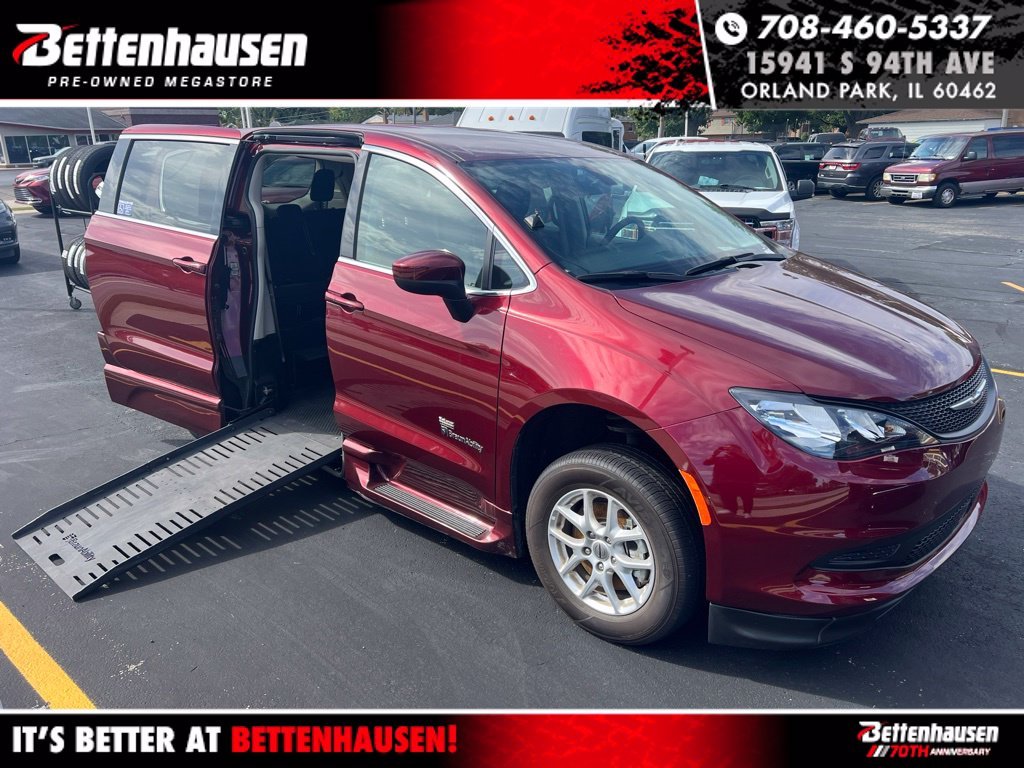 2022 Chrysler Voyager