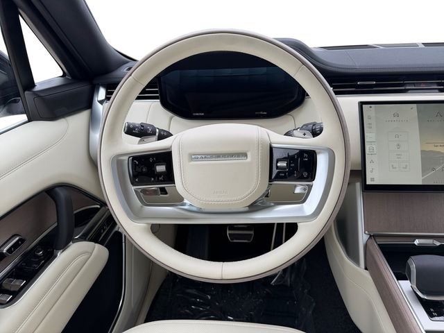 New 2026 Ostuni Pearl White Land Rover SE image 13