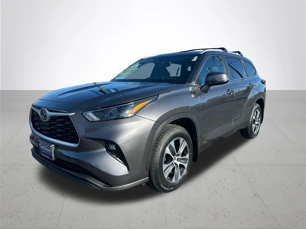 Used 2023 Gray Toyota XLE image 2