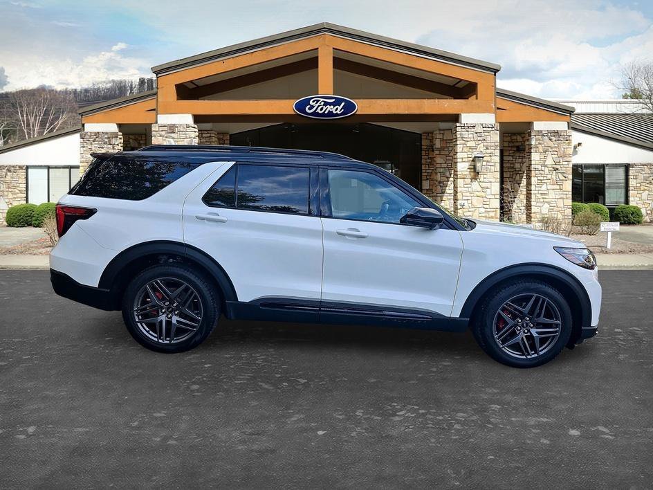Used 2025 White Metallic Ford ST image 4