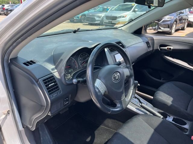 Used 2009 Silver Toyota  image 11