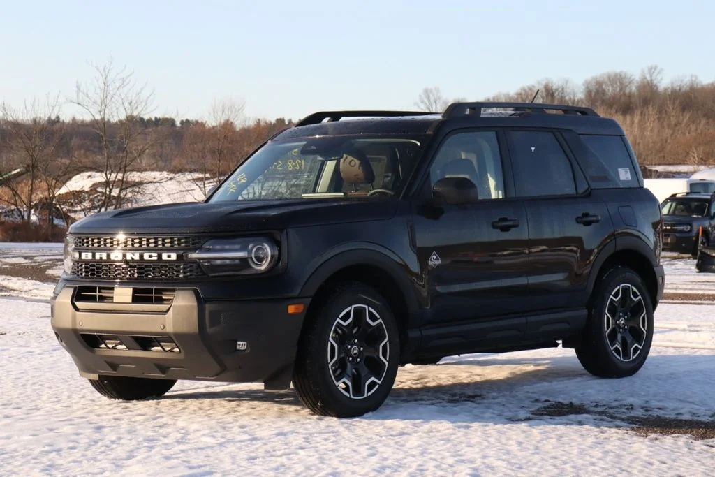 New 2025 Shadow Black Ford Outer Banks® image 5