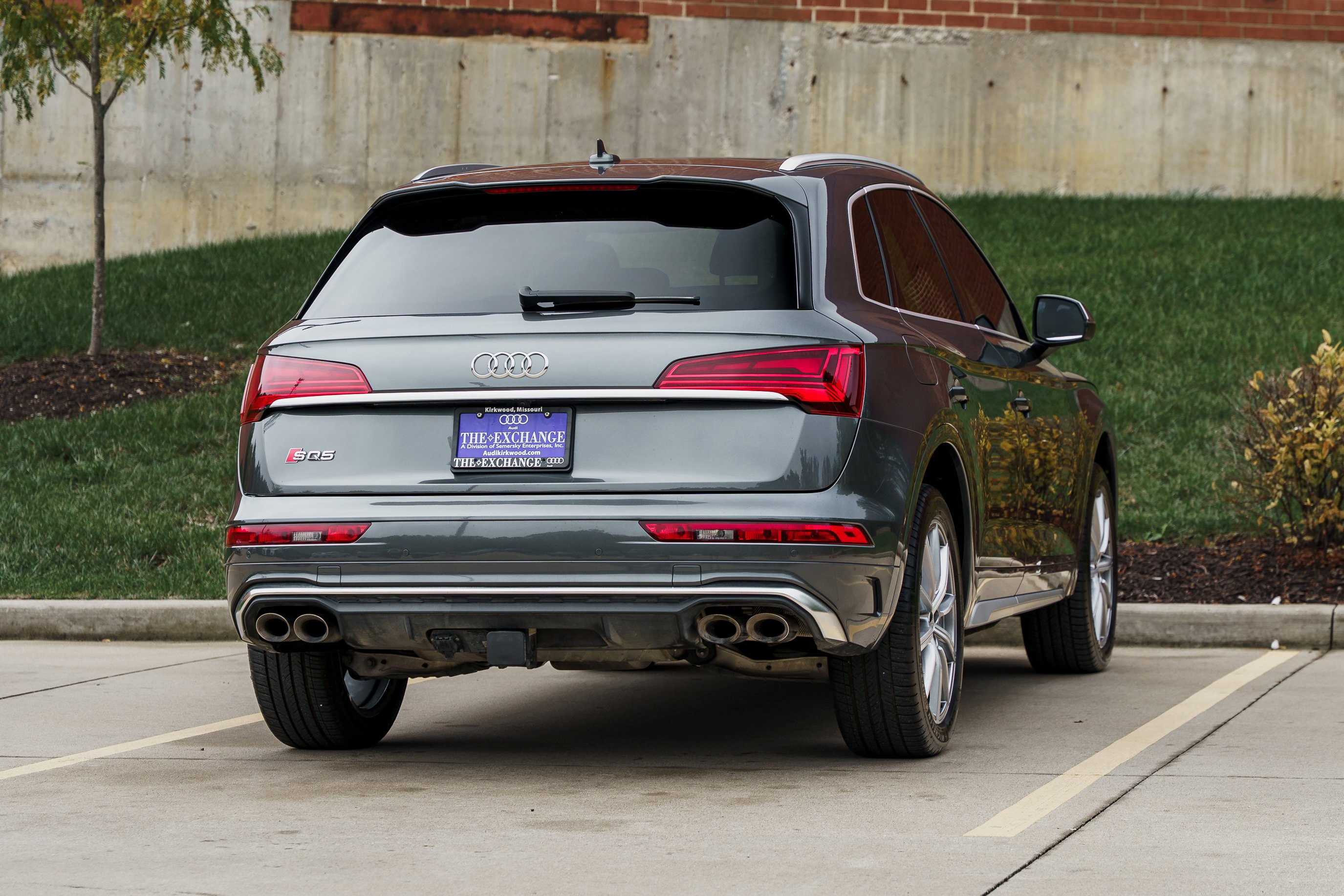 2023 Audi SQ5 Premium Plus photo 2