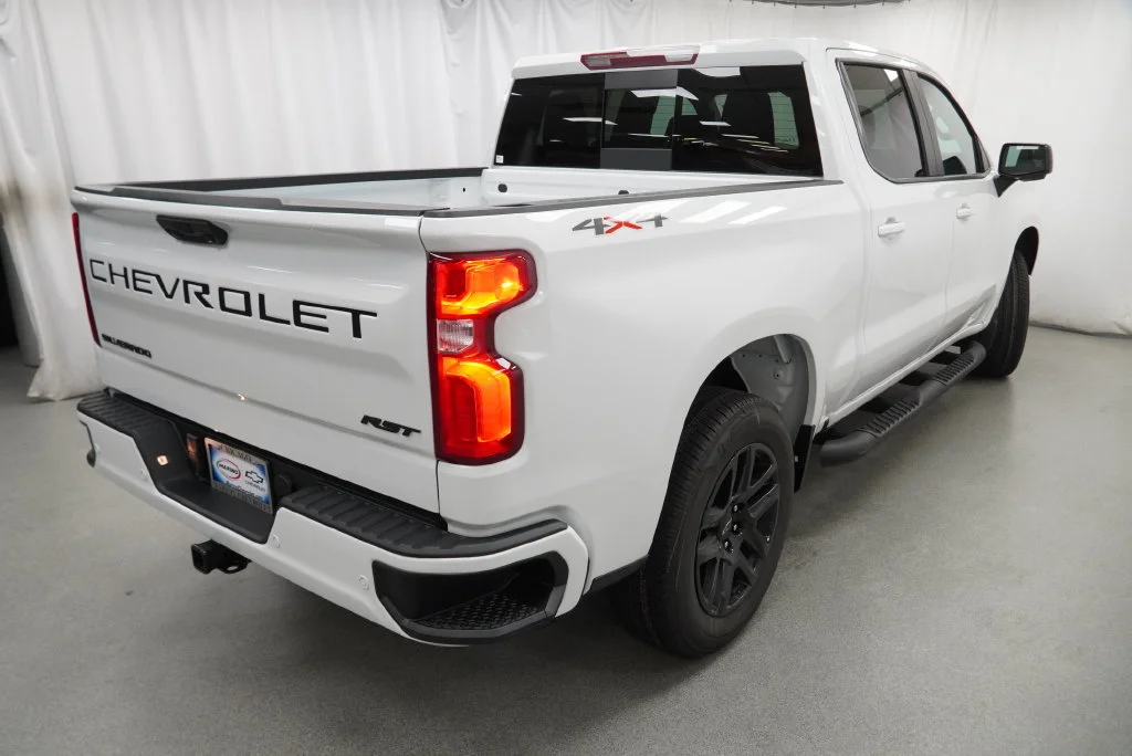 New 2026 Summit White Chevrolet RST image 3