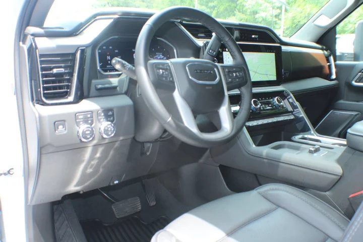 Certified Used 2025 White Frost Tricoat GMC Denali image 9