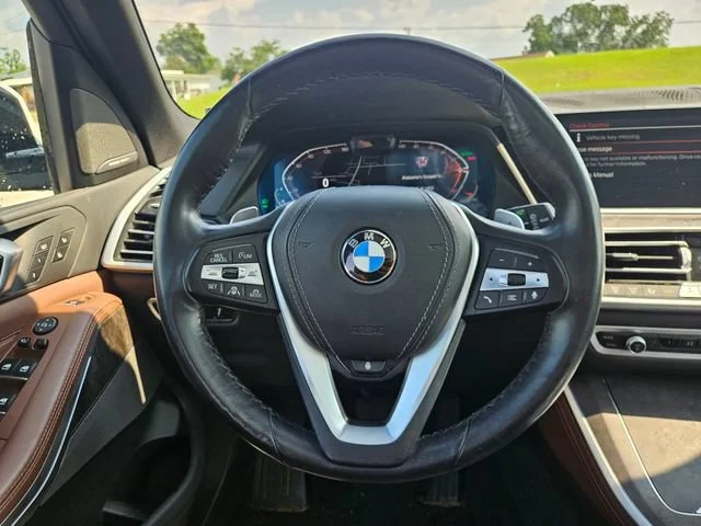 Used 2021 White BMW xDrive40i image 14