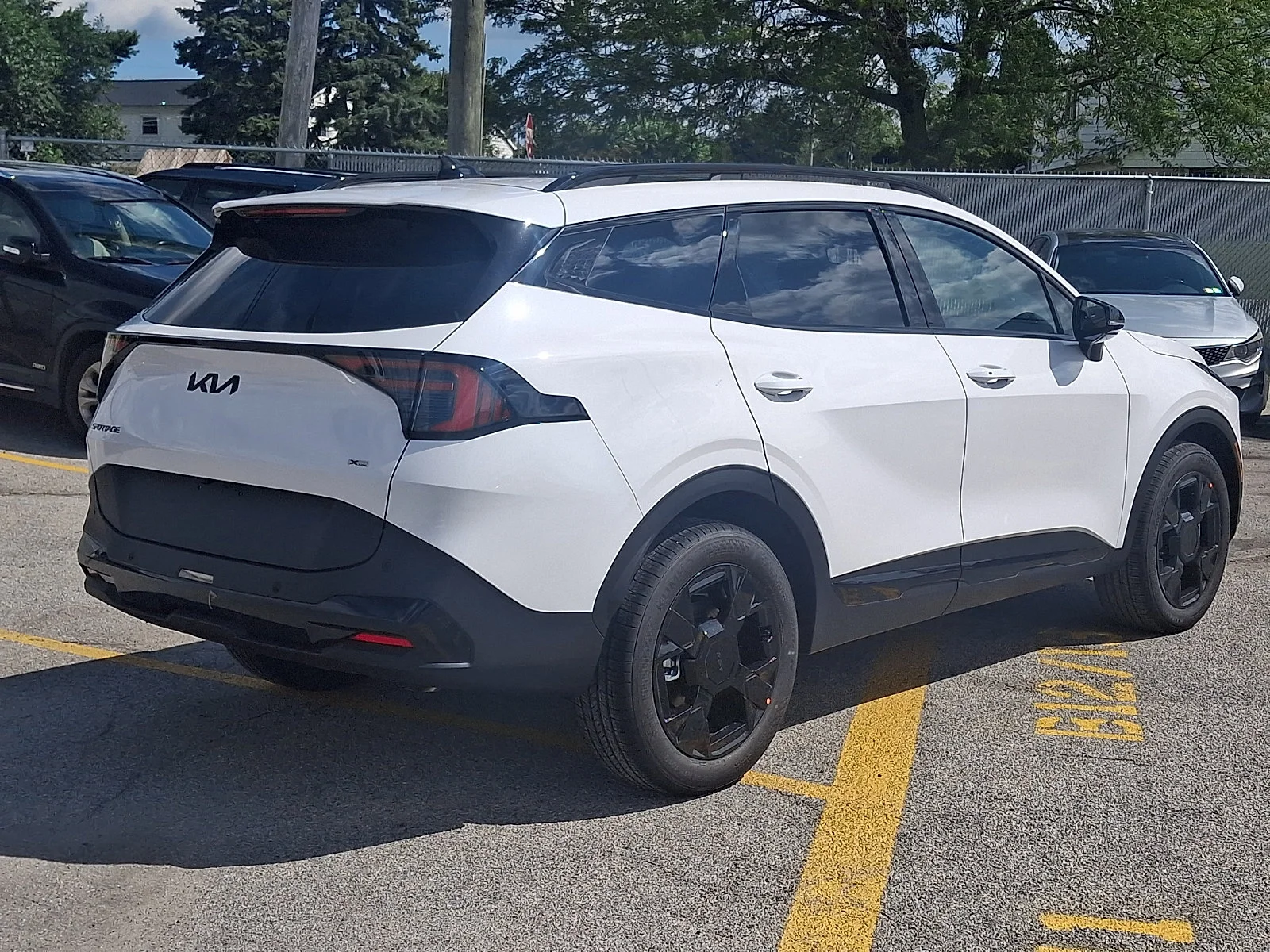 New 2027 White Kia X-Line image 3