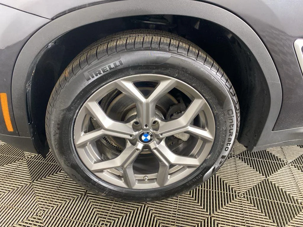 Used 2022 Dark Graphite BMW xDrive30i image 12