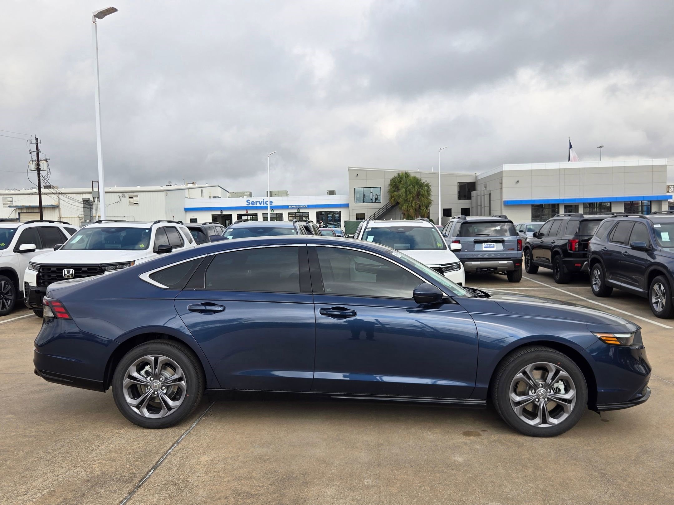 New 2026 Canyon River Blue Metallic Honda EX-L image 3