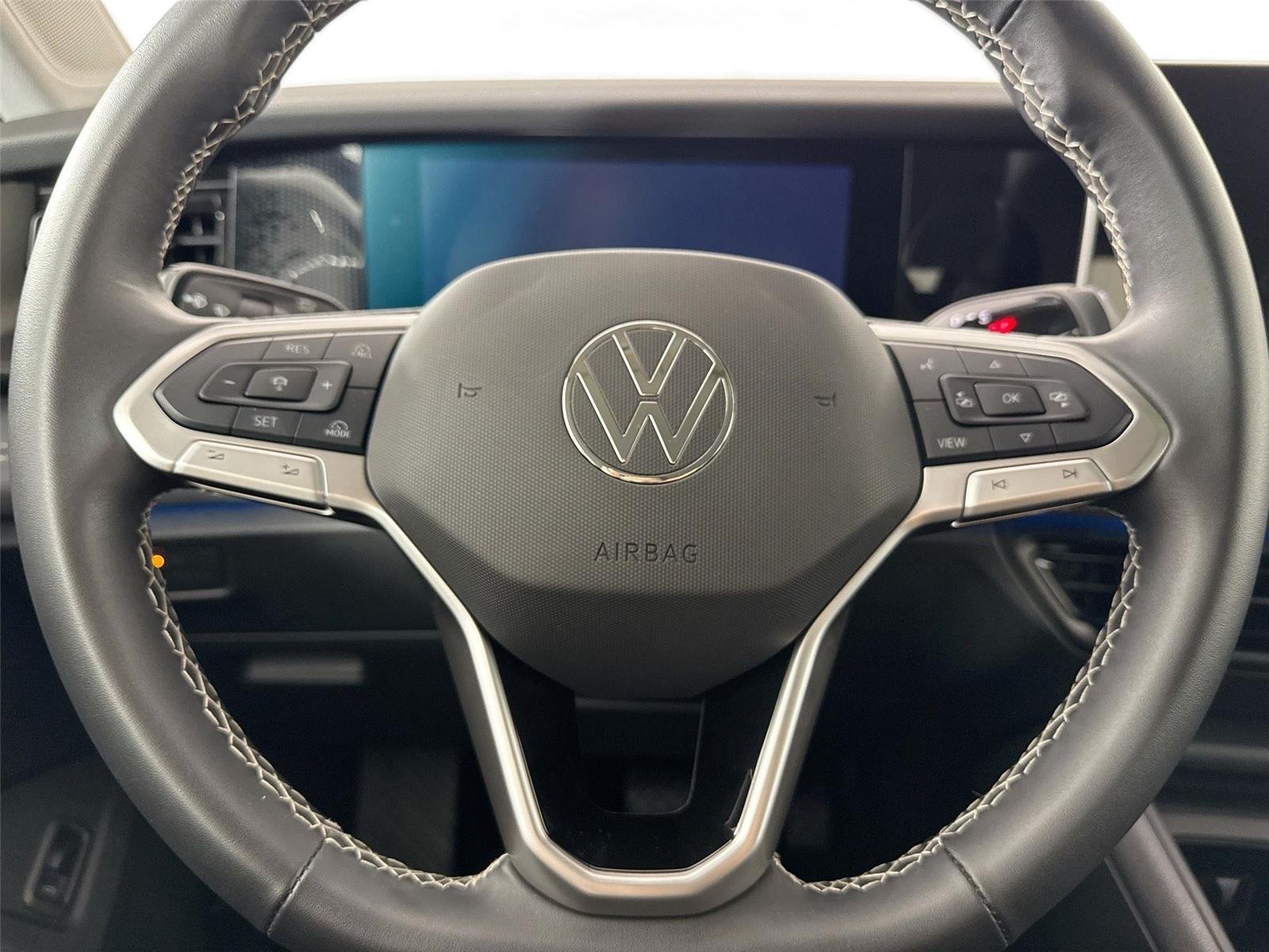 Used 2025 Platinum Gray Metallic Volkswagen SE image 16