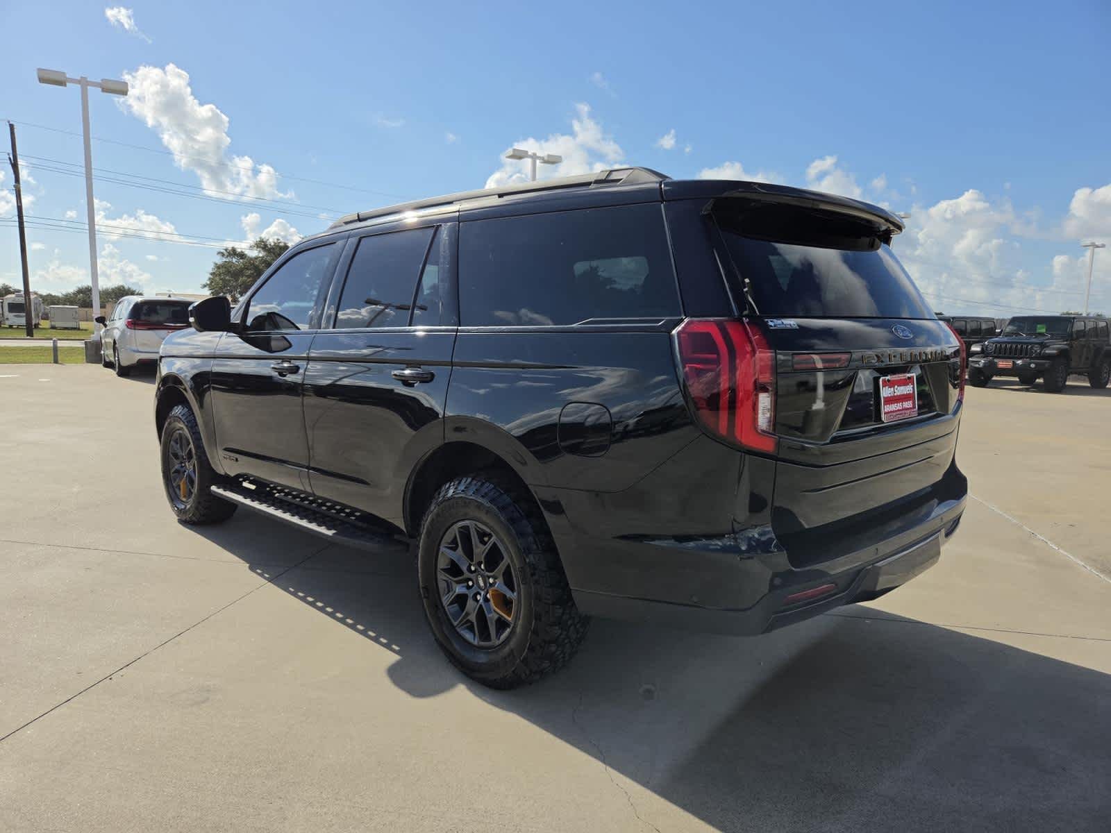 Used 2025 Agate Black Metallic Ford Tremor image 3