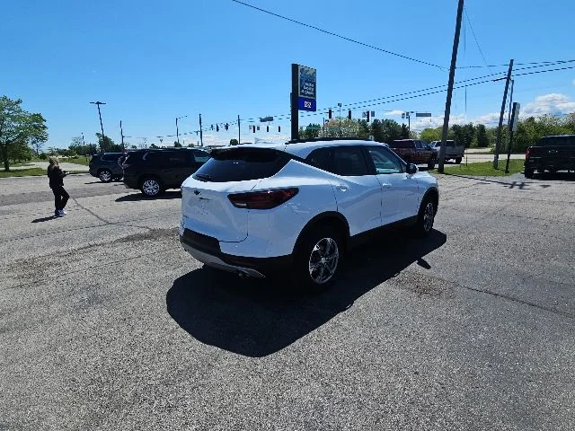 Used 2024 White Chevrolet LT image 30