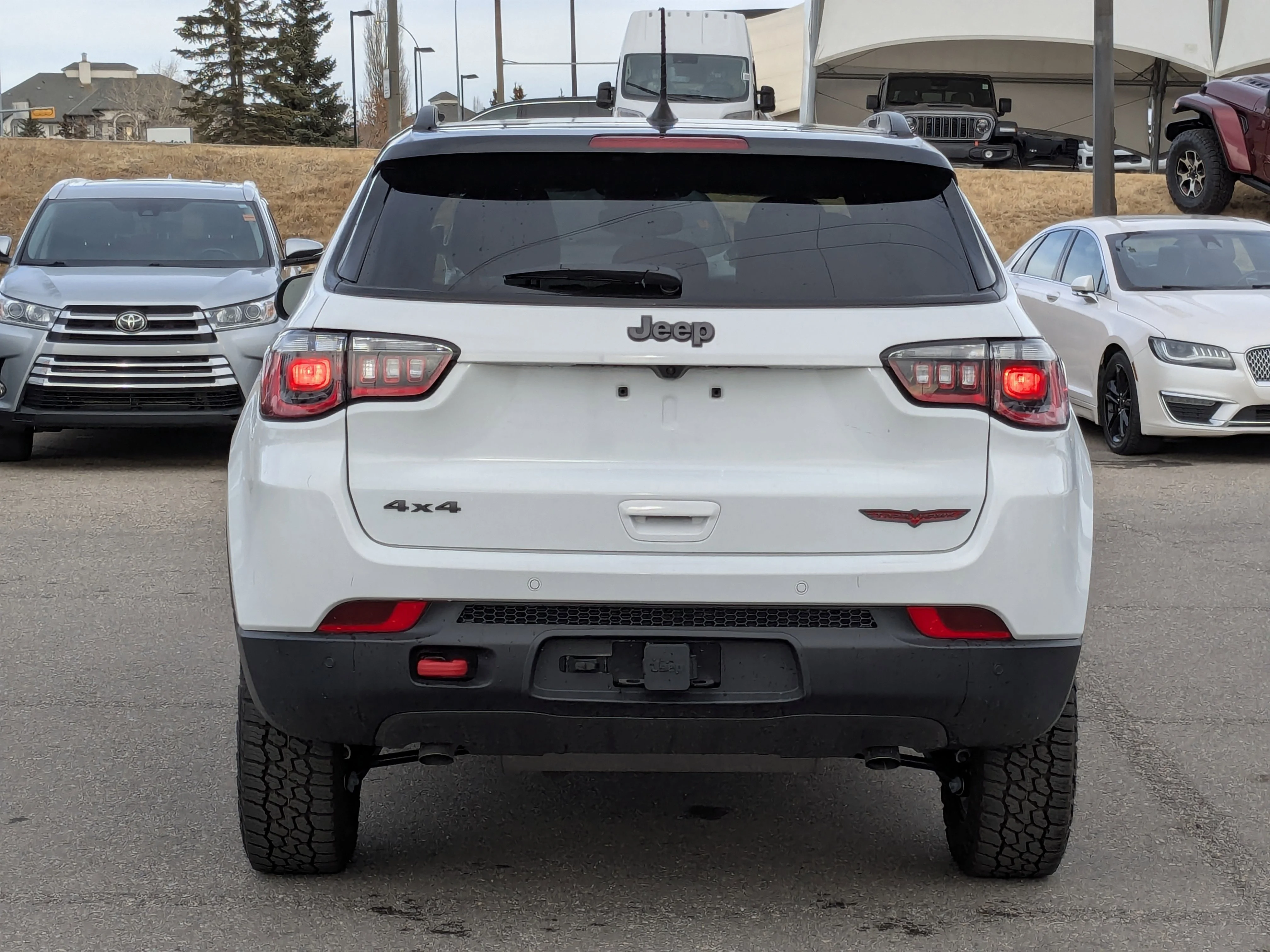 New 2026 White Jeep Trailhawk - Sun Sound & Nav Group - Pano Roof - Alpine Speakers image 7
