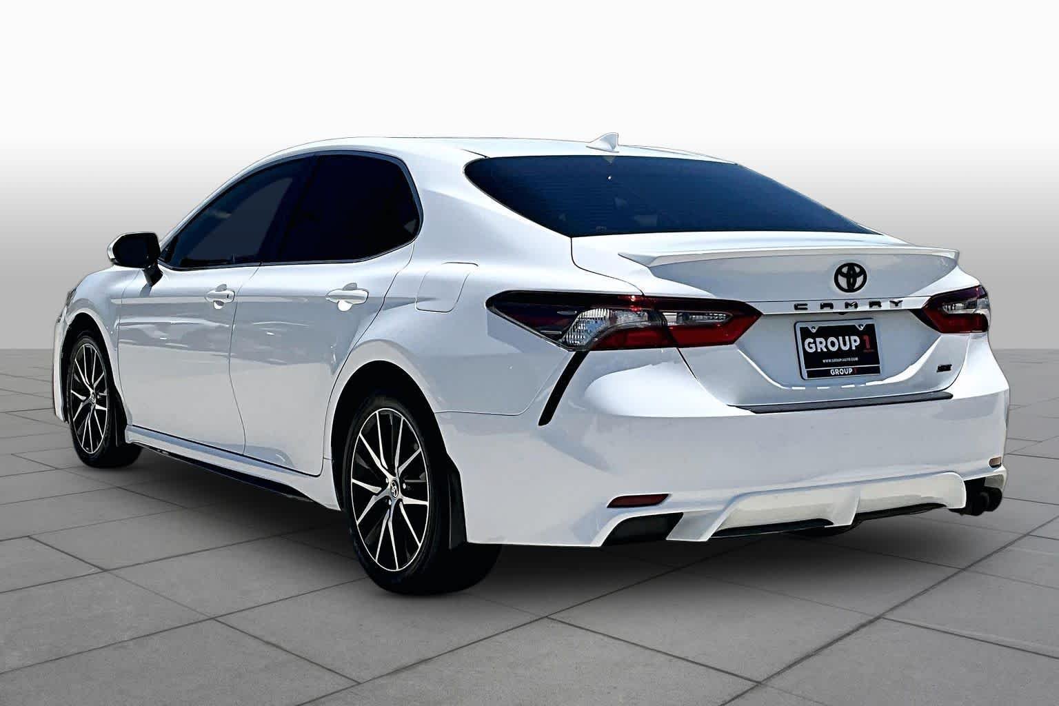 Used 2023 Ice Cap Toyota SE image 12