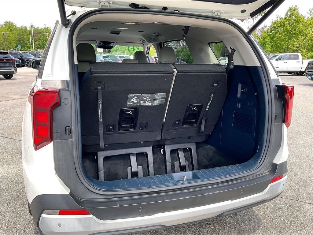 Used 2025 Snow White Pearl Kia EX image 34