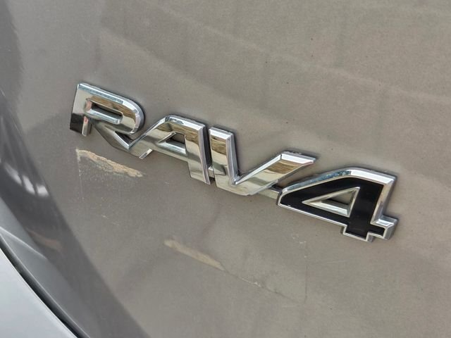 Used 2017 Silver Toyota XLE image 13