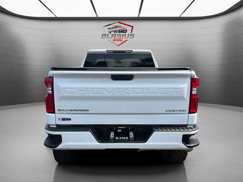 Used 2019 White Chevrolet Custom image 4