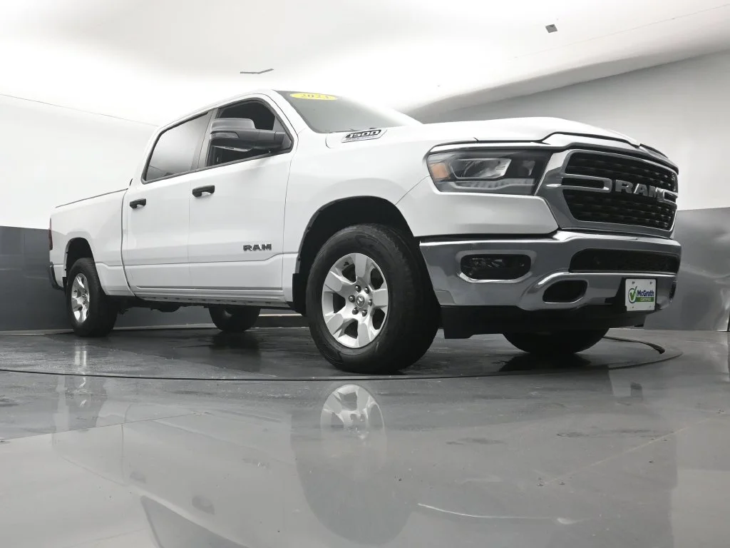 Used 2023 White Ram Big Horn/Lone Star image 25