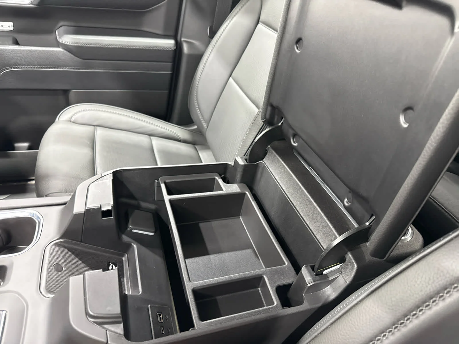 Used 2025 Onyx Black GMC Denali image 25