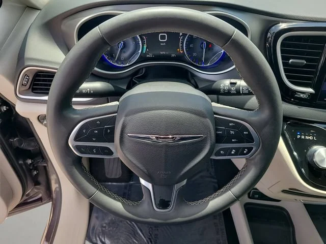 Used 2023 Gray Chrysler Touring L image 22