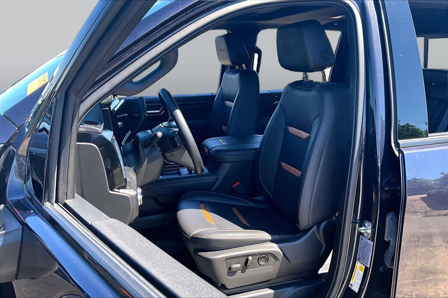 Used 2024 Titanium Rush Metallic GMC AT4 image 8