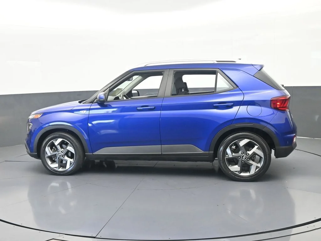 Used 2022 Hyundai Venue SEL with VIN KMHRC8A3XNU142311 for sale in Miami Lakes, FL