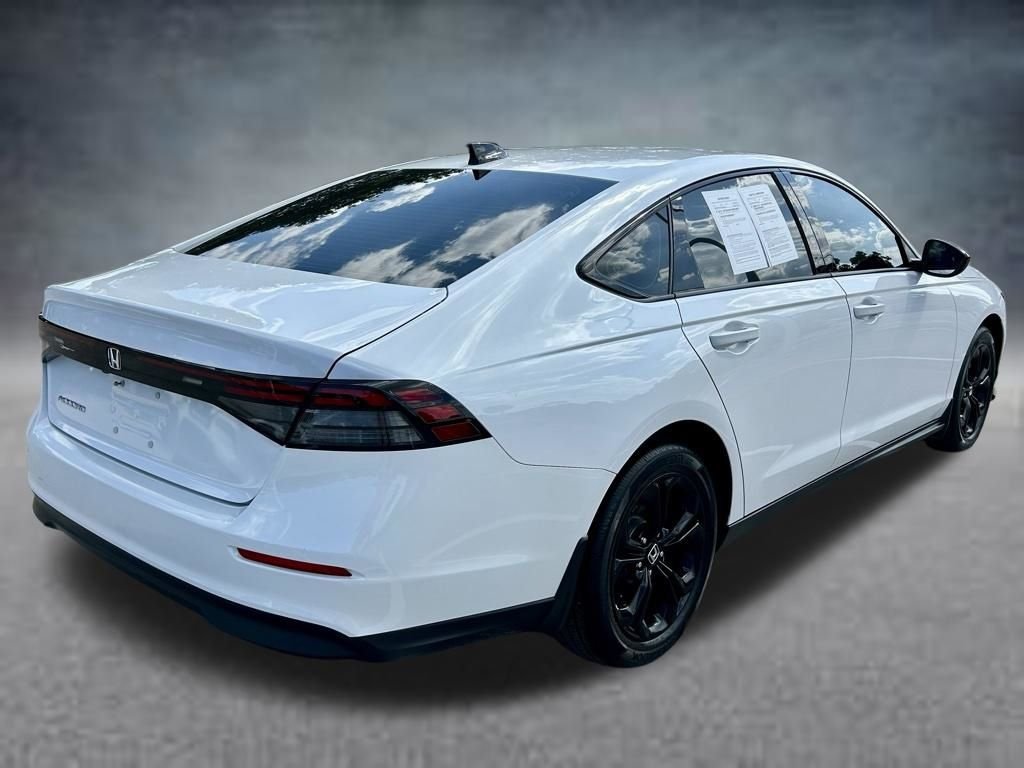 Used 2025  Honda SE image 5