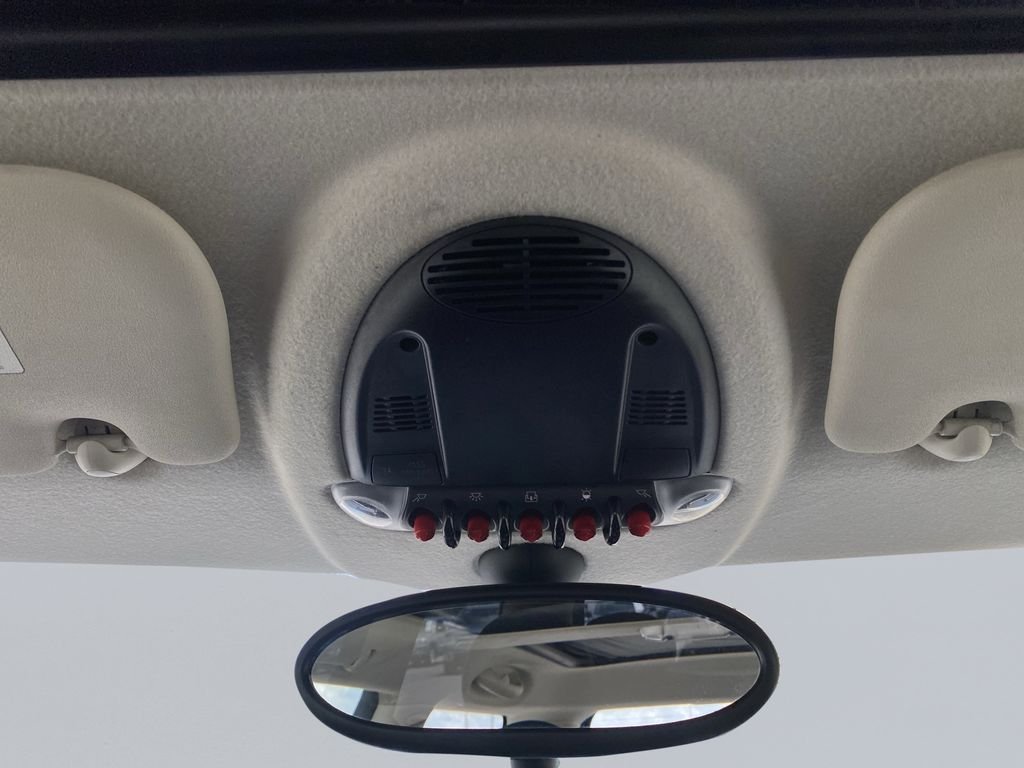 Used 2013 White Silver MINI Base image 23