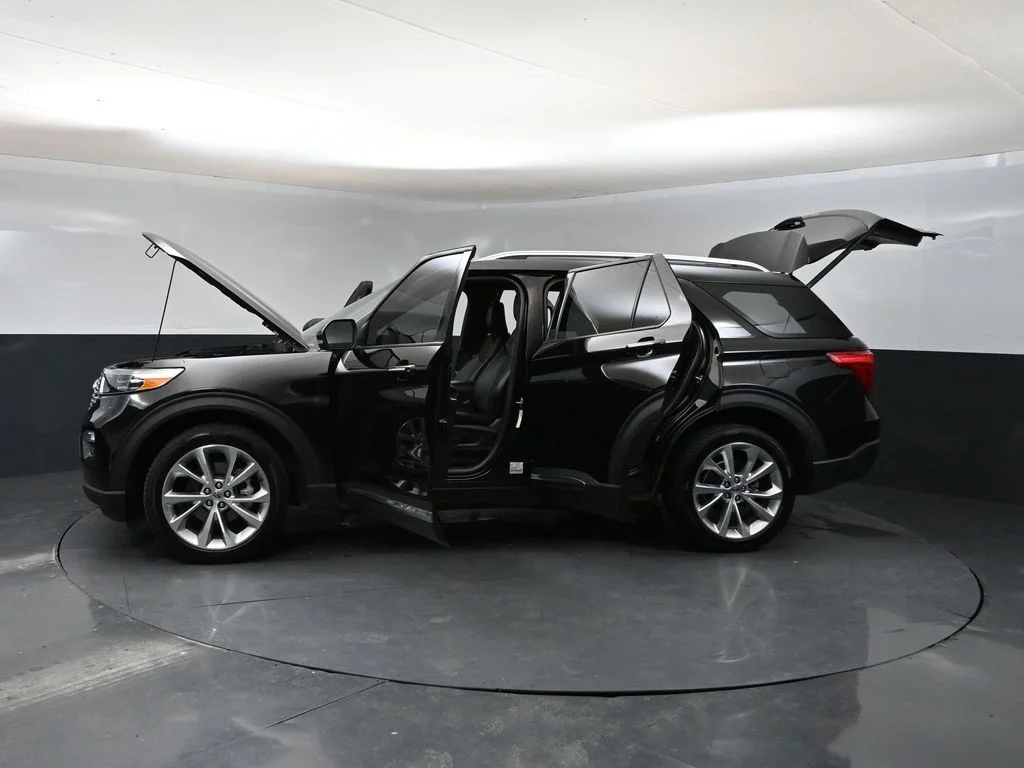 Used 2021 Black Metallic Ford Platinum image 43