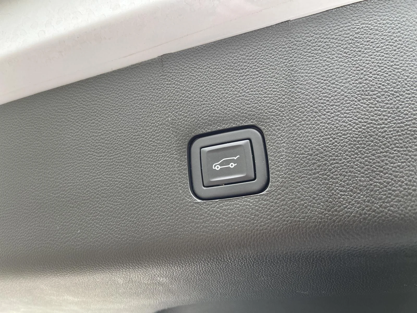Used 2023 Iridescent Pearl Tricoat Chevrolet Premier image 50