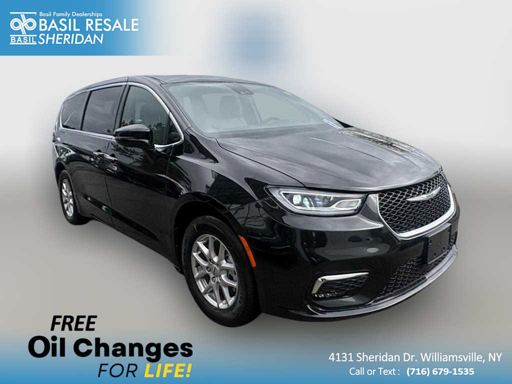 2025 Chrysler Pacifica's photo