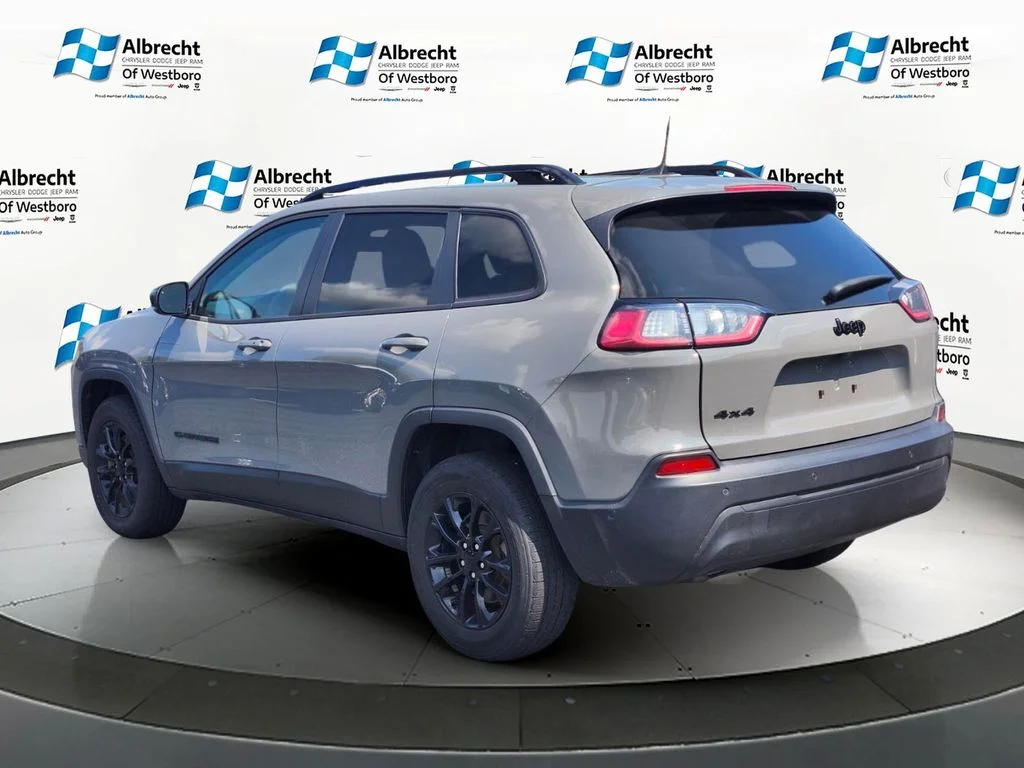 Used 2023 Gray Jeep Altitude image 3