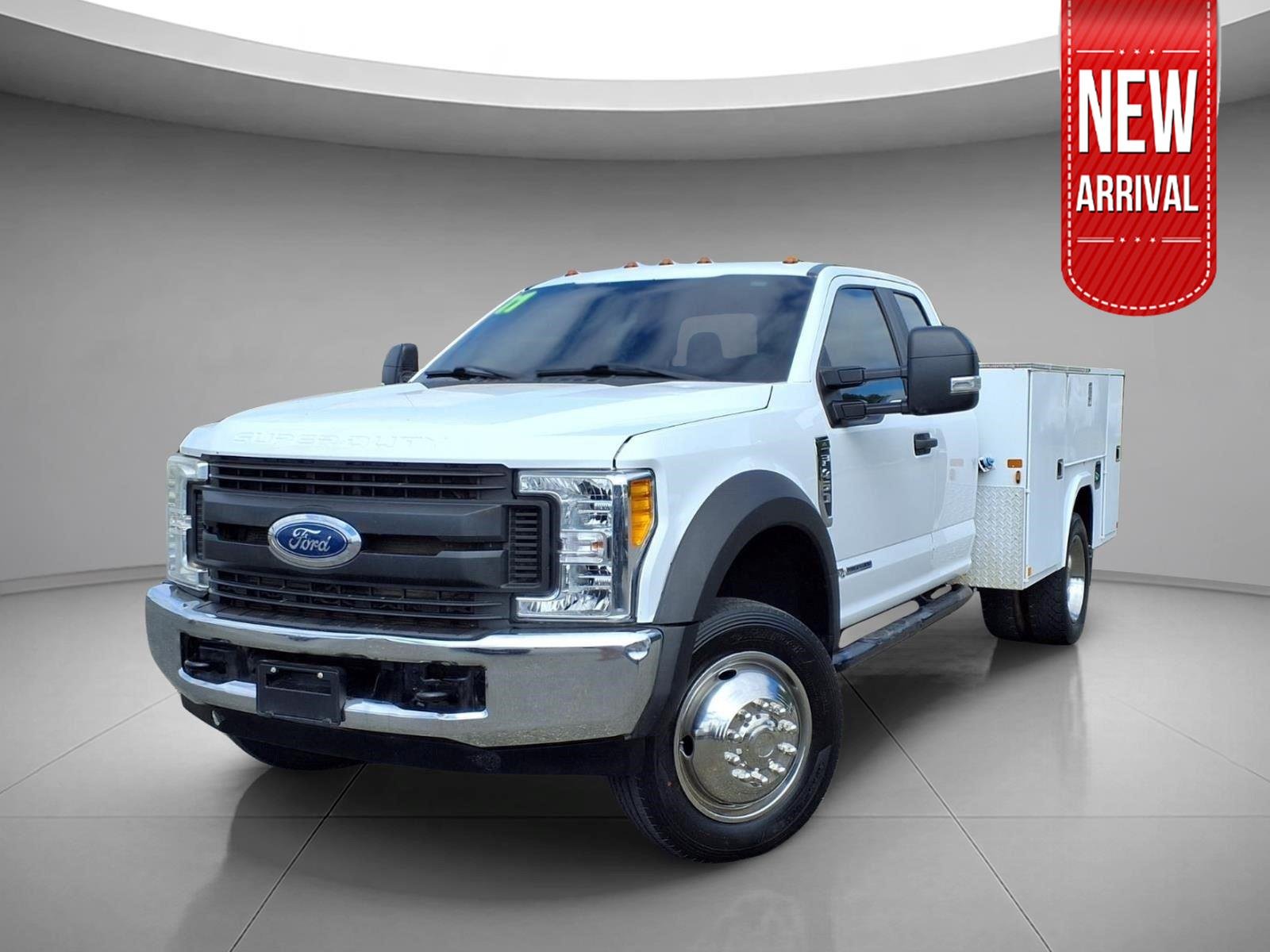 Used 2017  Ford XL image 1
