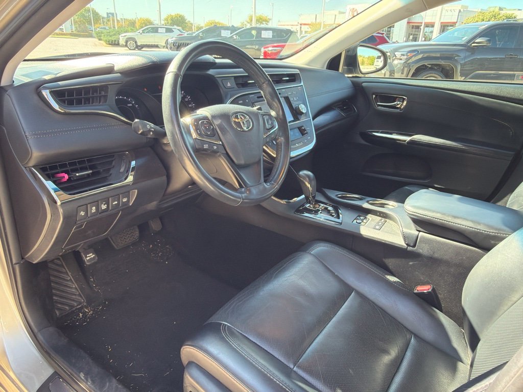 Used 2017  Toyota Limited image 5