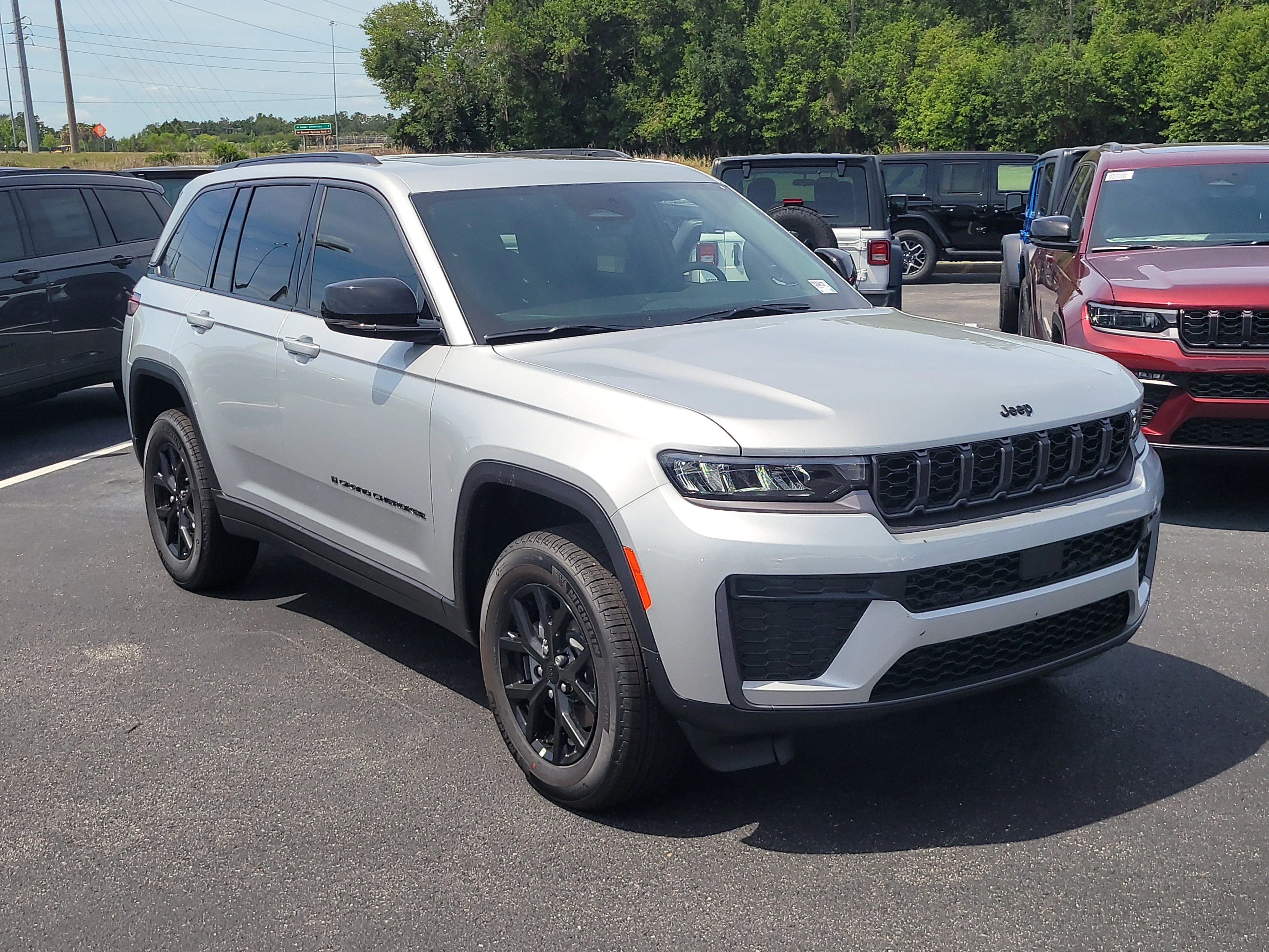 New 2026 Silver Zynith Jeep Laredo Altitude image 1