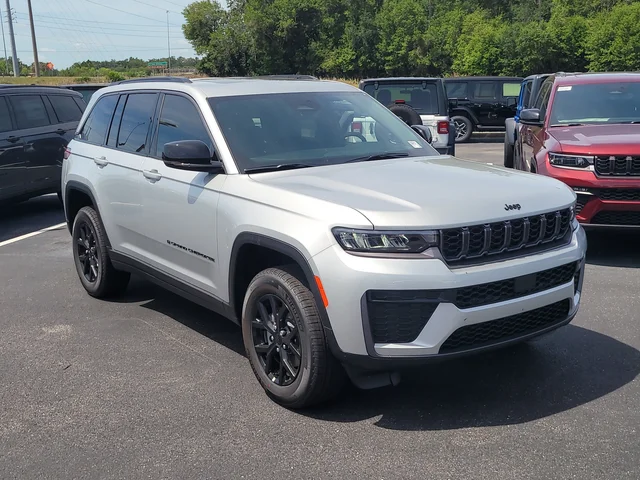 2026 Jeep Grand Cherokee Laredo Altitude
