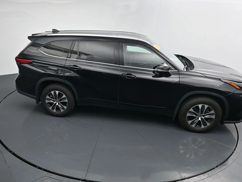 Used 2022 Black Toyota XLE image 26