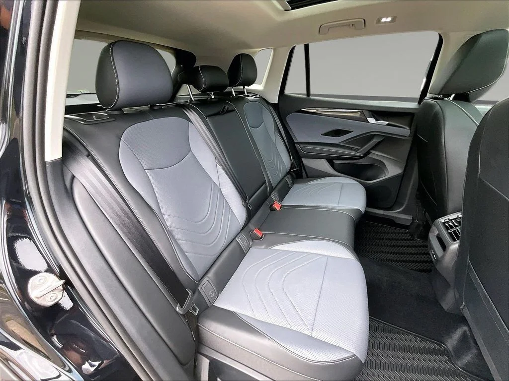 New 2026 Black Volkswagen 2.0T SE image 24